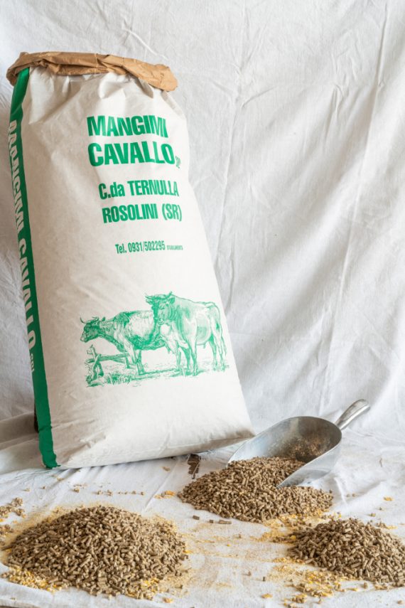 pacco mangime per bovini ditta cavallo mangimi rosolini modica