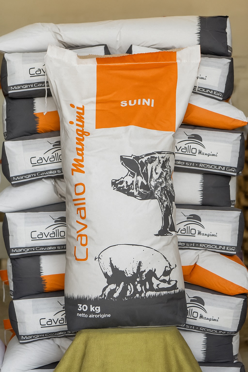 Confezione di mangime per suini