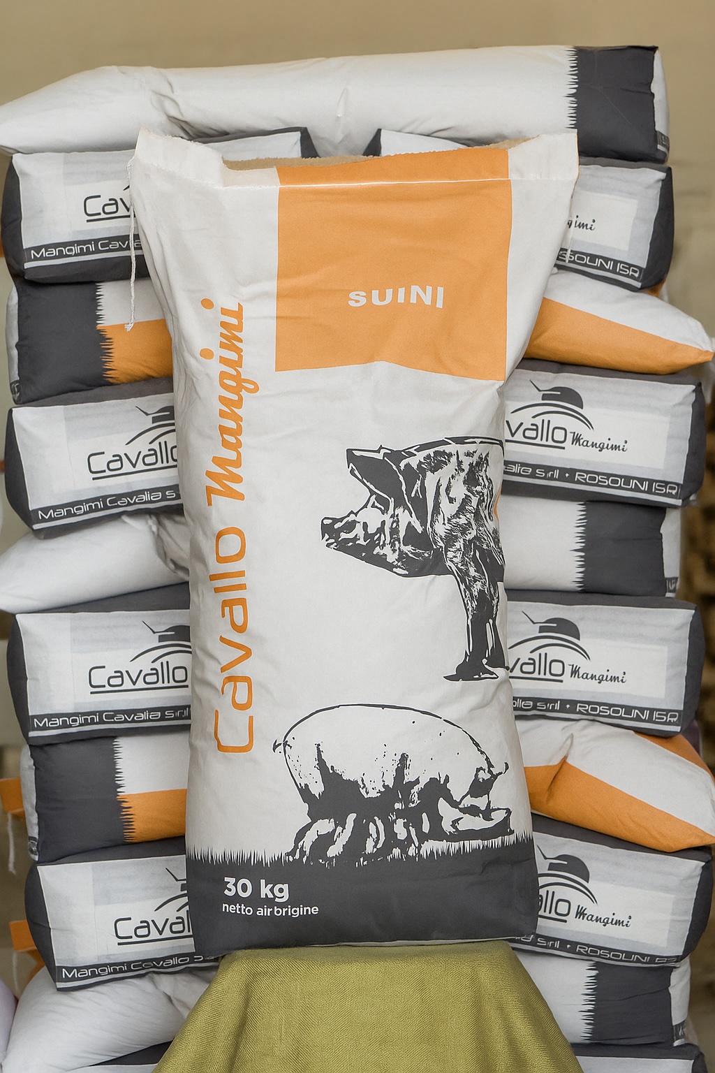 Confezione di mangime per suini